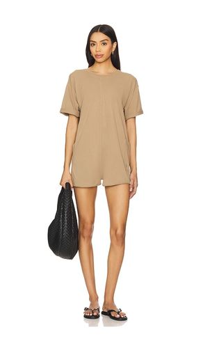 X FP Movement Hot Shot Tee Romper Coddy in Tan. - size S (also in XL) - Free People - Modalova