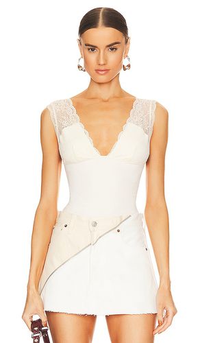 X Intimately FP Power Play Cami in Ivory. - size L (also in M, S, XL) - Free People - Modalova