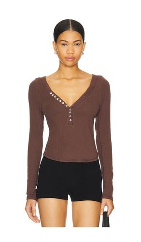 X Intimately FP Coffee Chat Long Sleeve in Chocolate. - size L (also in M) - Free People - Modalova