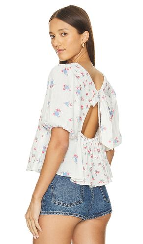 Chloe Printed Top in White. - size L (also in M, S) - Free People - Modalova