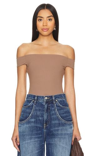 X Intimately FP Off To The Races Bodysuit in Tan. - size L (also in M, S, XL, XS) - Free People - Modalova