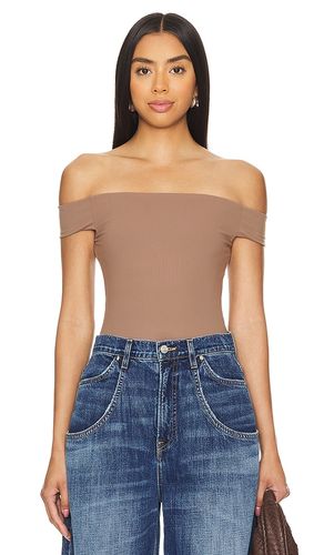 X Intimately FP Off To The Races Bodysuit in Tan. - size L (also in M, XL) - Free People - Modalova