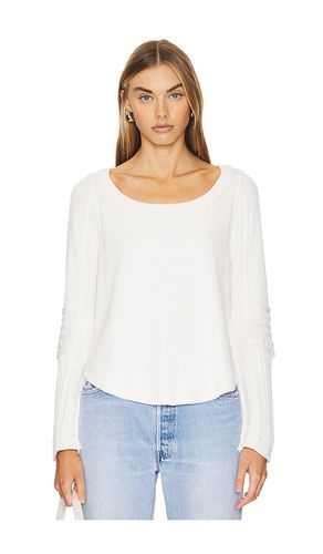 X We The Free Swinging Cable Cuff Top in Ivory. - size M (also in L, S, XL, XS) - Free People - Modalova