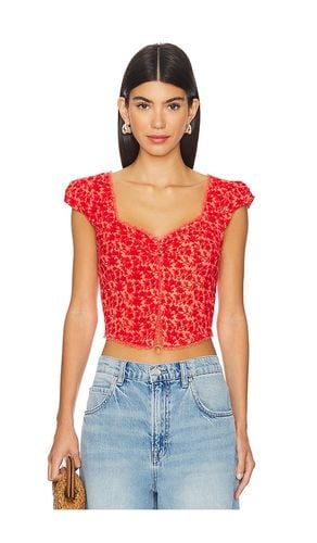 Faye Printed Top in Red. - size M (also in S) - Free People - Modalova