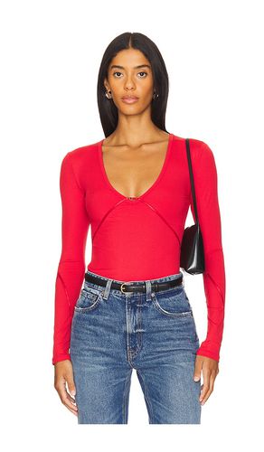 X Intimately FP Victoria Plunge Bodysuit In in Red. - size L (also in M, S, XL, XS) - Free People - Modalova