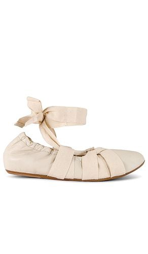 Cece Wrap Ballet Flat in Cream. - size 8.5 (also in 9.5) - Free People - Modalova