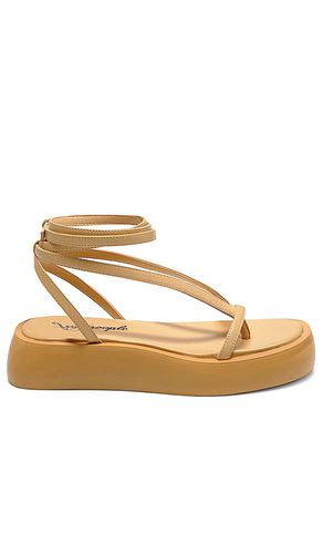 Sandalia cruzada con plataforma winnie en color bronce talla 10 en - Tan. Talla 10 (también en 11, 6, 6.5 - Free People - Modalova