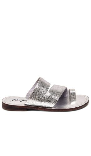Abilene toe loop sandal en color metálico talla 36 en - Metallic Silver. Talla 36 (también en 36.5, 37, 37.5 - Free People - Modalova