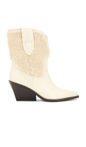 Pitchfork Point Shearling Boot In in Cream. - size 6 (also in 6.5, 7, 7.5, 8, 8.5, 9) - Free People - Modalova
