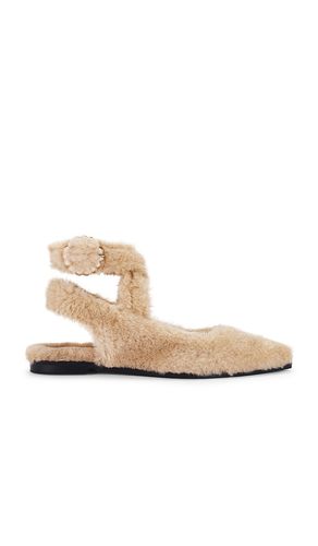Faux Fur Parisa Point Flat In in Tan. - size 10 (also in 6, 6.5, 7, 7.5, 8, 8.5) - Free People - Modalova