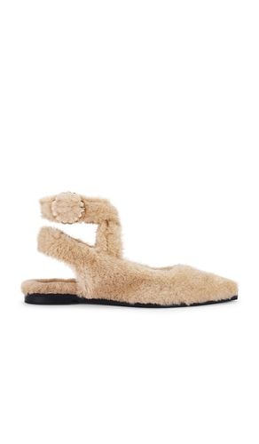 Faux Fur Parisa Point Flat In in Tan. - size 6 (also in 6.5, 7, 7.5, 8, 8.5, 9) - Free People - Modalova