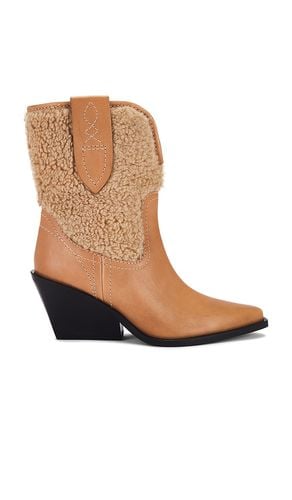 Pitchfork Point Faux Fur Boot In in Tan. - size 10 (also in 6, 6.5, 7, 7.5, 8, 8.5, 9, 9.5) - Free People - Modalova