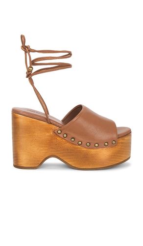 Front Row Wrap Clog in Brown. - size 6 (also in 6.5, 7, 7.5, 8) - Free People - Modalova
