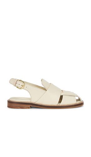 Libby Fisher Flat in Cream. - size 10 (also in 11, 6.5, 7, 7.5, 8, 8.5, 9, 9.5) - Free People - Modalova