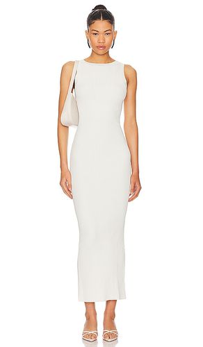 Shine Rib Off Scoop Back Midi Dress in White. - size L (also in XL) - Good American - Modalova