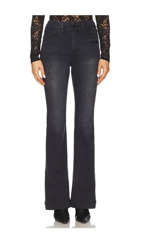 Always Fits Good Legs Flare Trouser in . Taglia 14-18, 20-26, 6-12 - Good American - Modalova