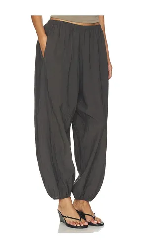 Eliot Pant in . Taglia L. Also in M, S - Geel - Modalova
