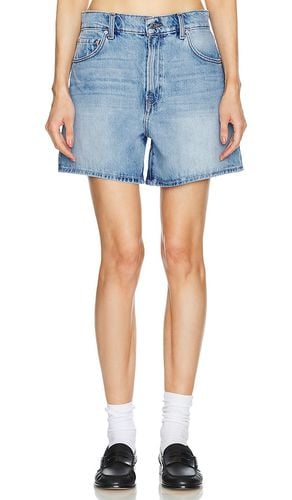 Reggie Mid Rise Long Mom Short in Blue. - size 23 (also in 24, 25, 26, 27, 28, 31, 32) - GRLFRND - Modalova