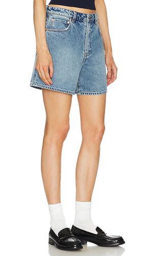 Reggie Mid Rise Long Mom Short in -. Size 23. Also in 32 - GRLFRND - Modalova