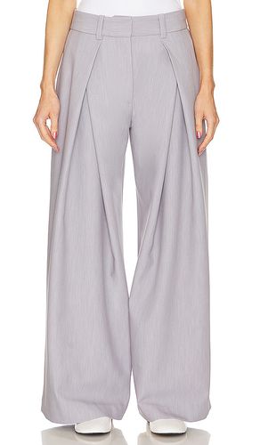 Nolan Pleated Trouser in Light Grey. - size M (also in S, XS) - GRLFRND - Modalova