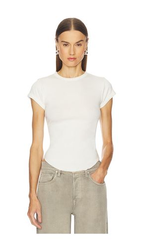 SHIRT SCOOP HEM BABY TEE in . Größe L. Also in M, S, XL, XS - GRLFRND - Modalova