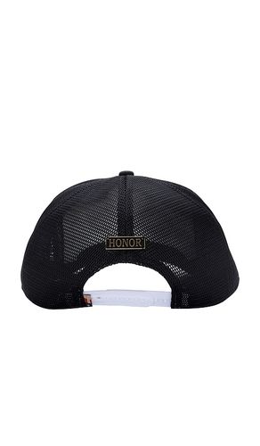 Speak Trucker Cap in - Honor The Gift - Modalova