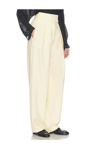High Waist Pleated Suit Trouser in Wool in Yellow. - size L (also in M, S, XS, XXS) - Helsa - Modalova