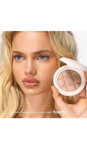 Bronceador soft touch bronzer en color beige talla all - ICONIC LONDON - Modalova