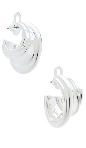 Leona Hoops in Metallic - Jenny Bird - Modalova