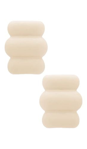 Julietta Barrel Earrings in White - Julietta - Modalova