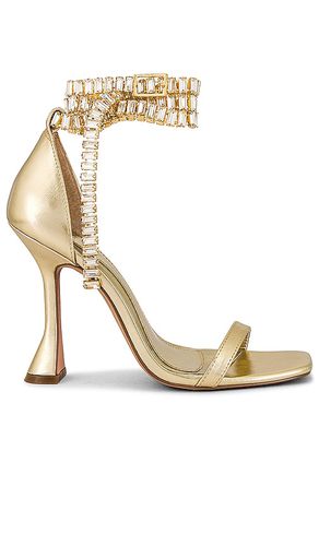 X REVOLVE Hollywood Sandal in Metallic Gold. - size 9 (also in 9.5) - JLO Jennifer Lopez - Modalova