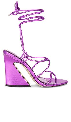 X REVOLVE Bleeker Sandal in Purple. - size 10 (also in 7, 8, 8.5, 9, 9.5) - JLO Jennifer Lopez - Modalova