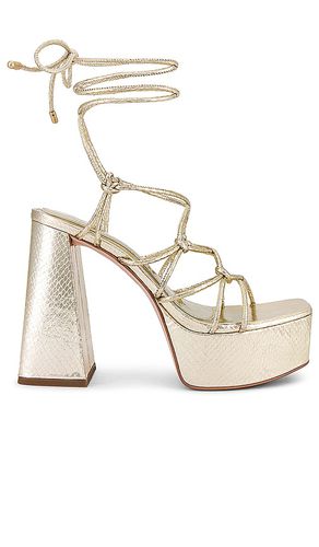 X REVOLVE Hendrix Sandal in Metallic Gold. - size 10 (also in 9.5) - JLO Jennifer Lopez - Modalova