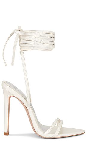 X REVOLVE Lincoln Sandal in White. - size 8.5 (also in 9) - JLO Jennifer Lopez - Modalova