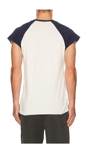 Rueben Tee in . Taglia M. Also in XL/1X - SIMKHAI - Modalova