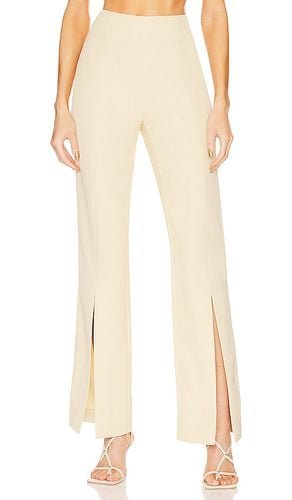 Chase Technical Cocktail Crepe Slit Front Pant in Beige. - size 10 (also in 6) - SIMKHAI - Modalova