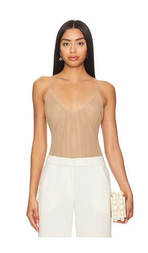 Gelina Ruched Bodysuit in Tan. - size M (also in XL, XS) - L'AGENCE - Modalova