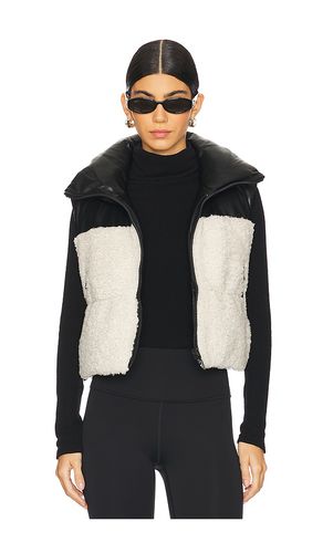 Melicia Faux Fur Vest in White. - size L (also in M, S, XL, XS) - LAMARQUE - Modalova