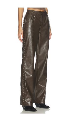 X REVOLVE Devin Faux Leather Croco Studded Pant in . Size 24. Also in 25, 29 - LAMARQUE - Modalova