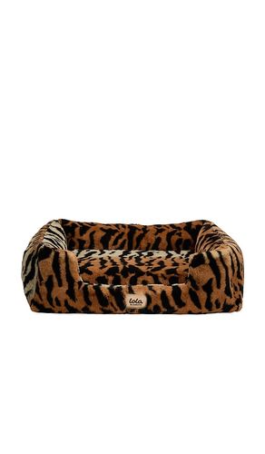 The Large Lola Pet Bed in Brown - Lola Blankets - Modalova