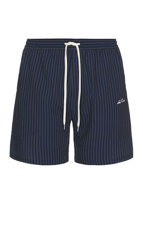 Stan Stripe Seersucker Swim Shorts in Navy. - size M (also in S, XL/1X) - Les Deux - Modalova