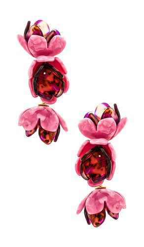 Aretes de clip con triple gota petal en color rosado talla all en - Pink. Talla all - Lele Sadoughi - Modalova