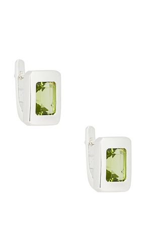 Roca Huggie Earrings in Sterling Silver & Emerald in - Loren Stewart - Modalova