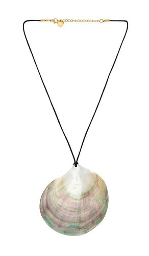Avery Shell Necklace in - Lovers and Friends - Modalova
