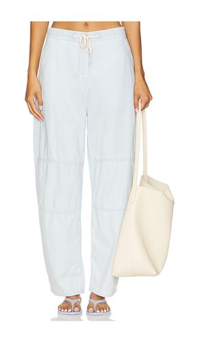Chambray Barrel Pant in Baby Blue. - size L (also in M, S, XS, XXS) - La Ligne - Modalova