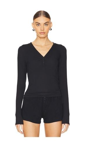 Soft Modal Rib V-neck Henley in Black. - size L (also in S, XS) - LUNYA - Modalova