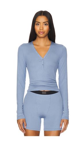 Soft Modal Rib V-neck Henley in Blue. - size S (also in XS) - LUNYA - Modalova