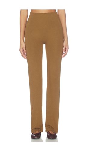 Lauren Straight Leg Pant in Mustard. - size L (also in M, S, XL, XS) - LESET - Modalova