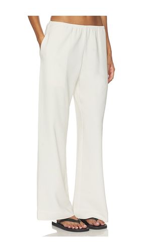 Arielle Pocket Pant in Cream. - size L (also in M, S) - LESET - Modalova