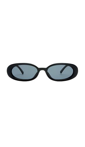 Outta Love Sunglasses in - Le Specs - Modalova